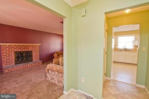 220 N Cedar St, Lititz, PA 17543 photo 3