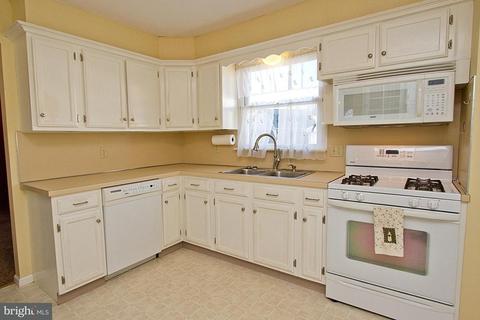 220 N Cedar St, Lititz, PA 17543 photo 6