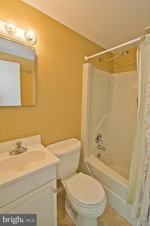 220 N Cedar St, Lititz, PA 17543 photo 22