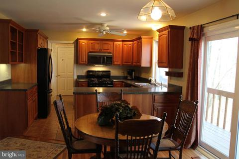 3 Warren Cir, Lititz, PA 17543 photo 4