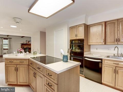 7730 Bridle Path Ln, Mclean, VA 22102 photo 11