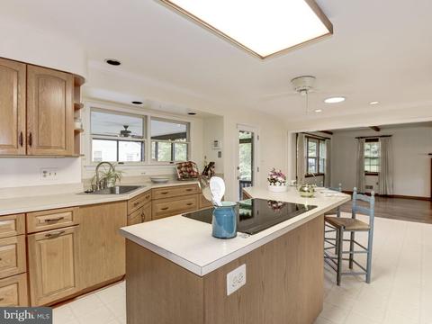 7730 Bridle Path Ln, Mclean, VA 22102 photo 9