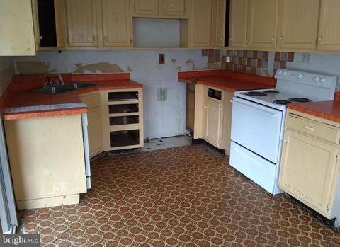 904 State St, Kitzmiller, MD 21538 photo 2