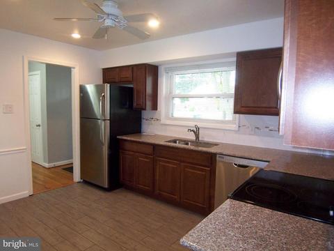 5919 Camberly Ave, Springfield, VA 22150 photo 3