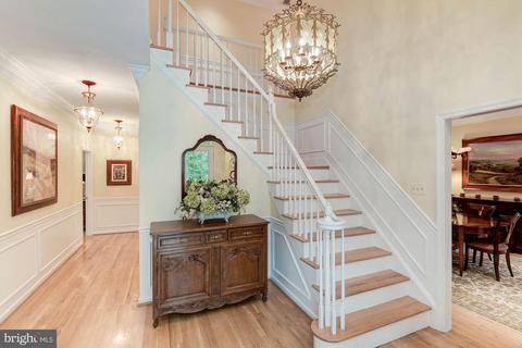 7901 Old Cedar Ct, Mclean, VA 22102 photo 2