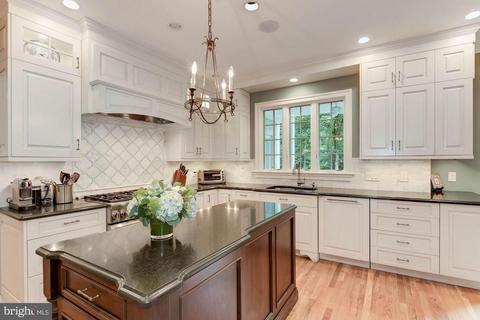 7901 Old Cedar Ct, Mclean, VA 22102 photo 9