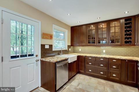 7420 Dunston St, Springfield, VA 22151 photo 10