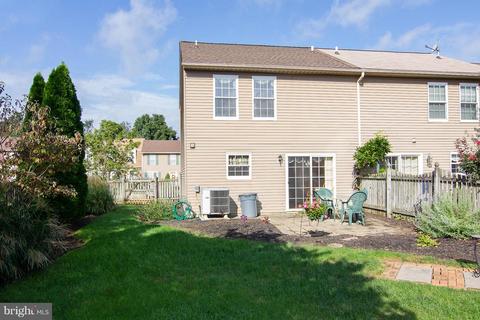 407 Logan Dr, Westminster, MD 21157 photo 2