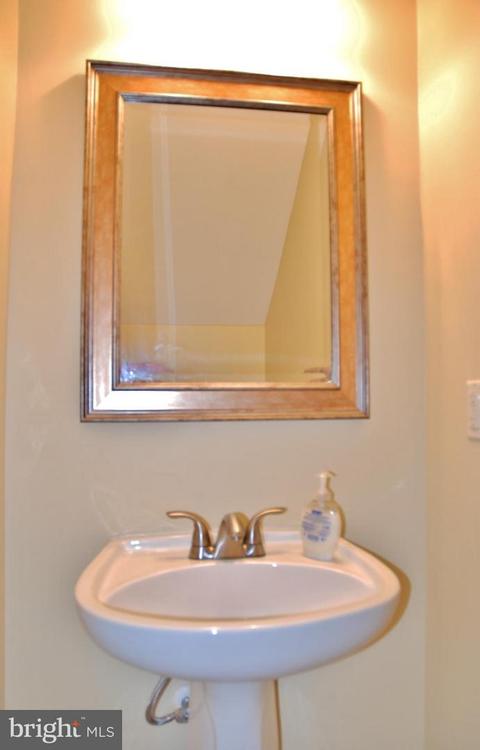 21107 Footstep Ter, Ashburn, VA 20147 photo 9