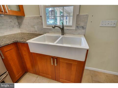 42 Perry Dr, Ewing, NJ 08628 photo 9