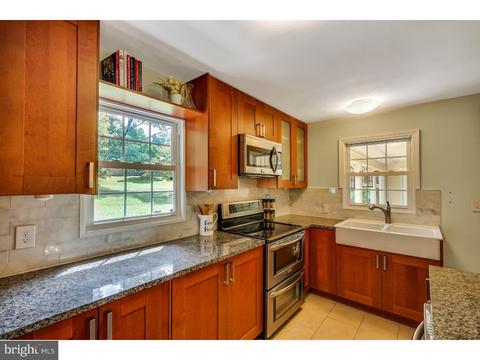 42 Perry Dr, Ewing, NJ 08628 photo 8