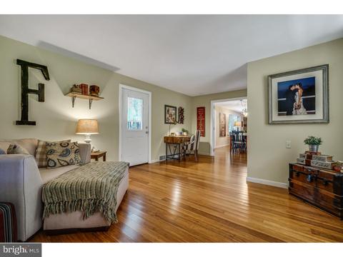 42 Perry Dr, Ewing, NJ 08628 photo 3