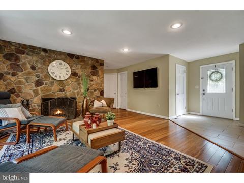 42 Perry Dr, Ewing, NJ 08628 photo 4