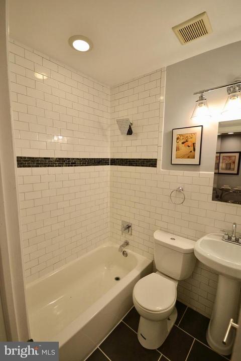 1241 18th St NE #6, Washington, DC 20002 photo 12