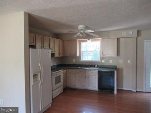 2718 Cotoneaster Ct, Waldorf, MD 20601 photo 4