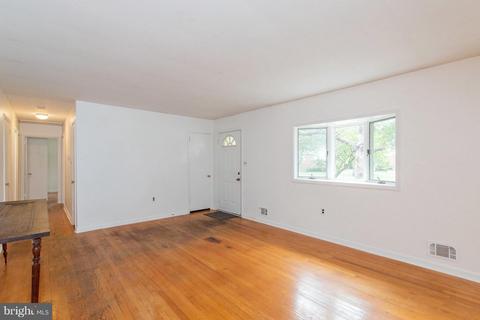 615 Eliot Rd, Pasadena, MD 21122 photo 2