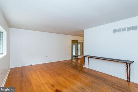 615 Eliot Rd, Pasadena, MD 21122 photo 4