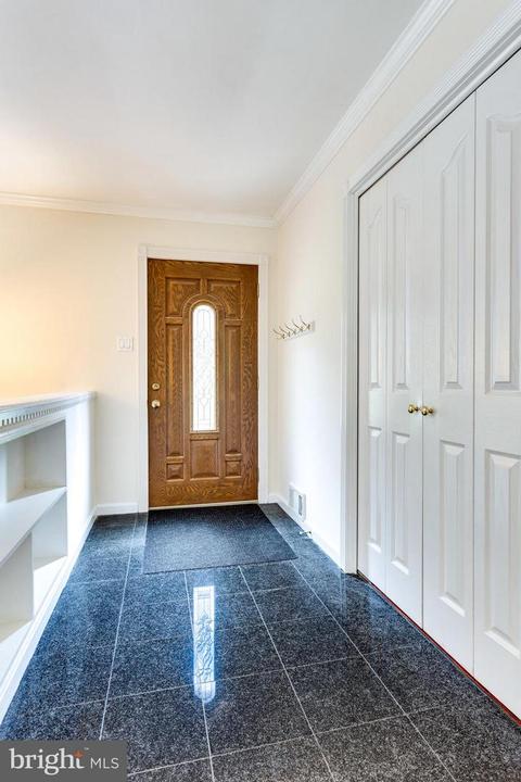 7643 Long Pine Dr, Springfield, VA 22151 photo 2