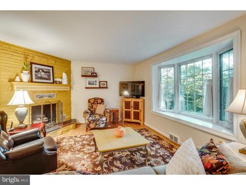 910 Cedar St, Riverton, NJ 08077 photo 3