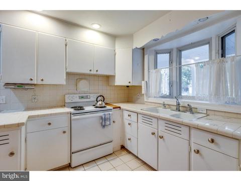 910 Cedar St, Riverton, NJ 08077 photo 8