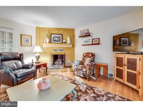 910 Cedar St, Riverton, NJ 08077 photo 2