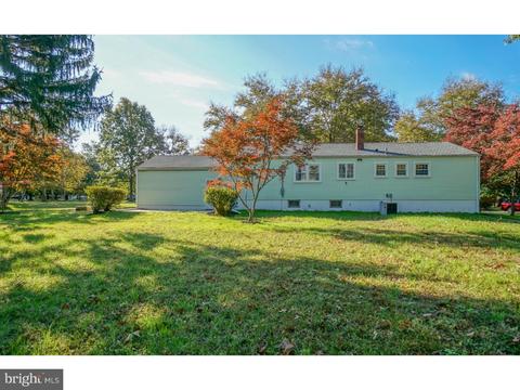 4 Apache Dr, Pennington, NJ 08534 photo 4
