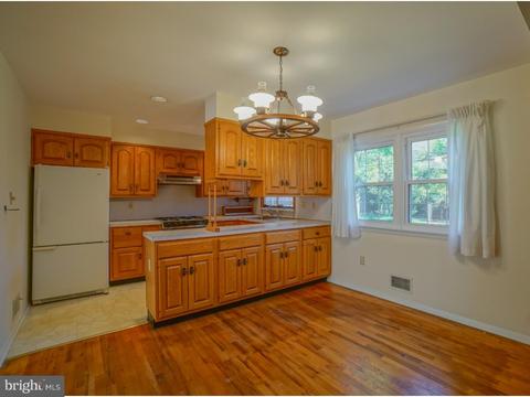 4 Apache Dr, Pennington, NJ 08534 photo 6