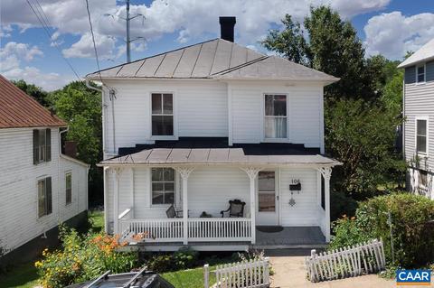 106 E Hampton St, Staunton, VA 24401 photo 1