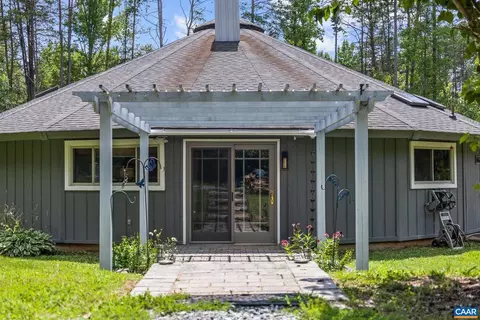 915 Rock Spring Rd, Bumpass, VA 23024