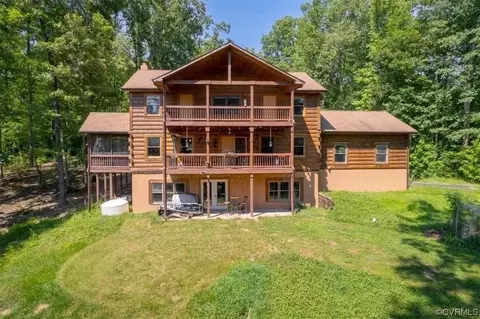 670 Bend Of River Ln, Louisa, VA 23093