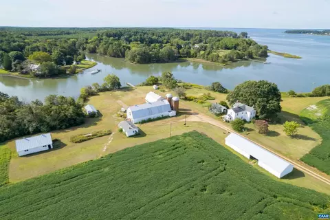489 Brighton Ln, Port Haywood, VA 23138