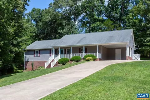 202 Smith Dr, Farmville, VA 23901