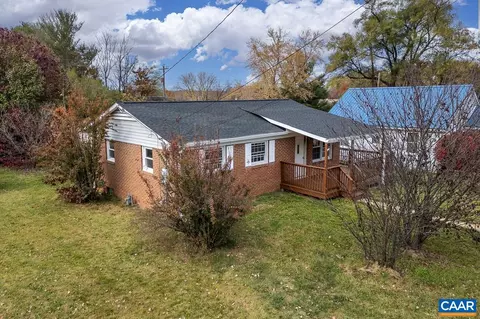 1013 High St, Waynesboro, VA 22980