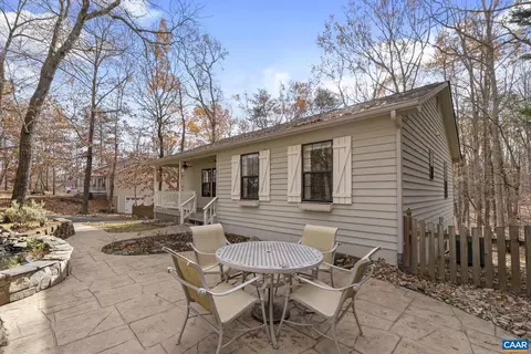 17 Kingswood Rd, Palmyra, VA 22963