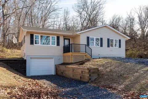 1430 Peach St, Waynesboro, VA 22980