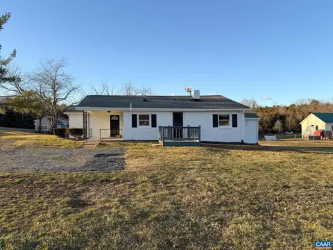 262 Berry Ln, Staunton, VA 24401