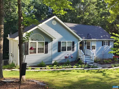 24 W Lake Forest Dr, Palmyra, VA 22963