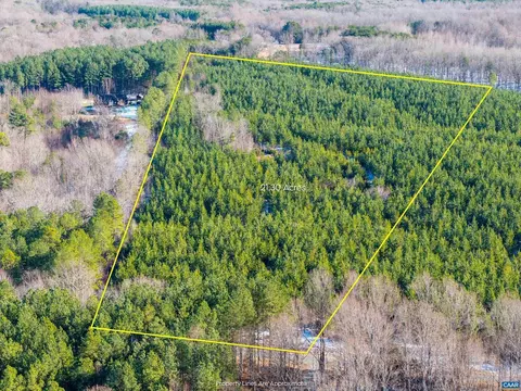 May Ln, Louisa, VA 23093