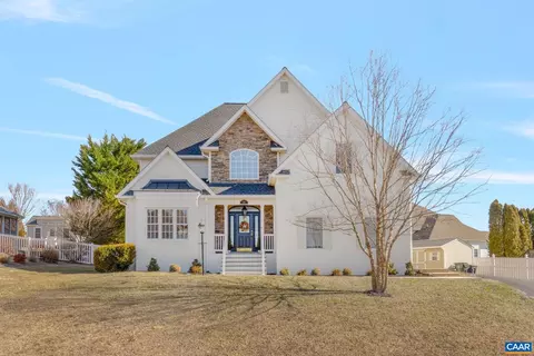 19 Oxford Rd, Fishersville, VA 22939