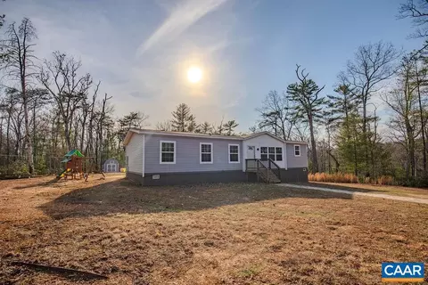 200 Blick Ln, Howardsville, VA 24562