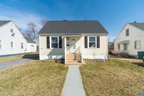 1421 Ohio St, Waynesboro, VA 22980