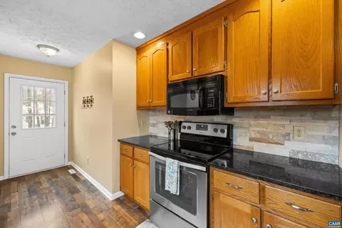 Entry Way - 534 Jefferson Dr, Palmyra, VA 22963 photo 1 of 2