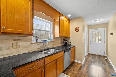 Entry Way - 534 Jefferson Dr, Palmyra, VA 22963 photo 2 of 2