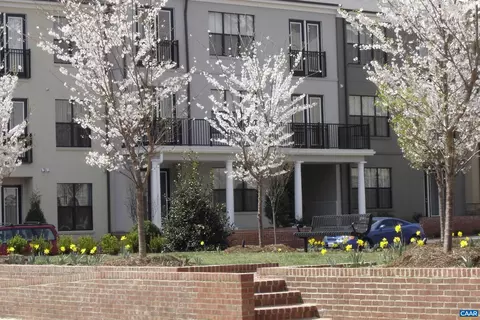 725 Walker Sq #2D, Charlottesville, VA 22903
