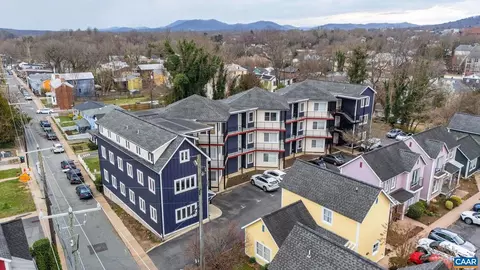 215 5th St SW #1A, Charlottesville, VA 22903
