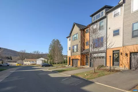 147 Junction Ln, Charlottesville, VA 22902 photo 3