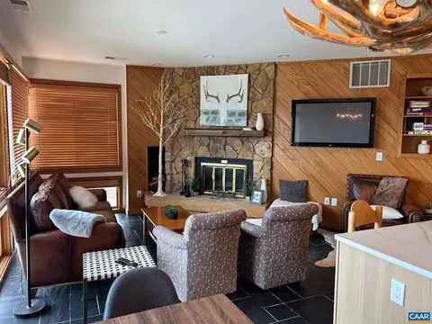 903 Diamond Hill Condos, Roseland, VA 22967