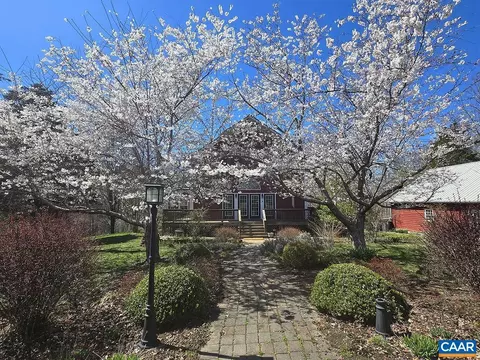 853 White Rock Rd, Scottsville, VA 24590