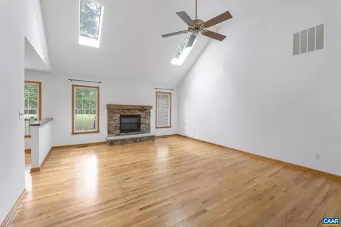 Living - 4 Chip Ct, Palmyra, VA 22963 photo 5 of 7