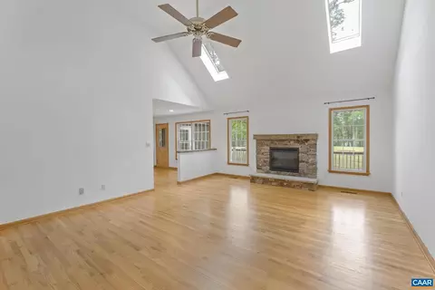Living - 4 Chip Ct, Palmyra, VA 22963 photo 4 of 7